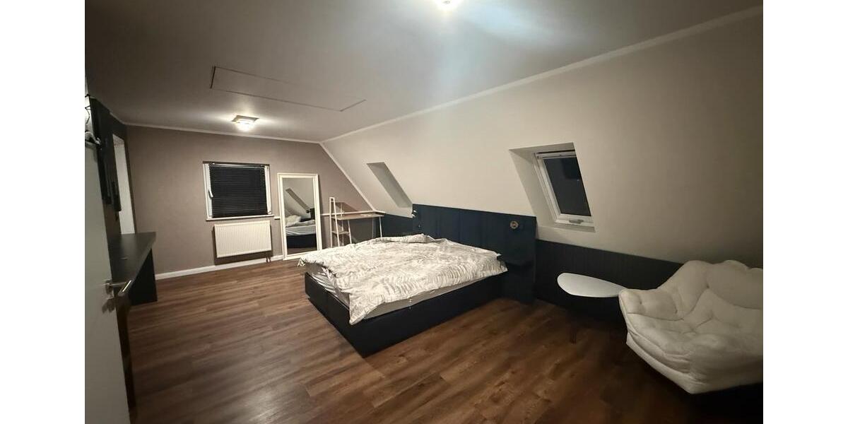 Doppelhaushälfte Schönefeld - 5 Zimmer, 180 m&sup2;, 3.400&euro; | Angebot:24984602