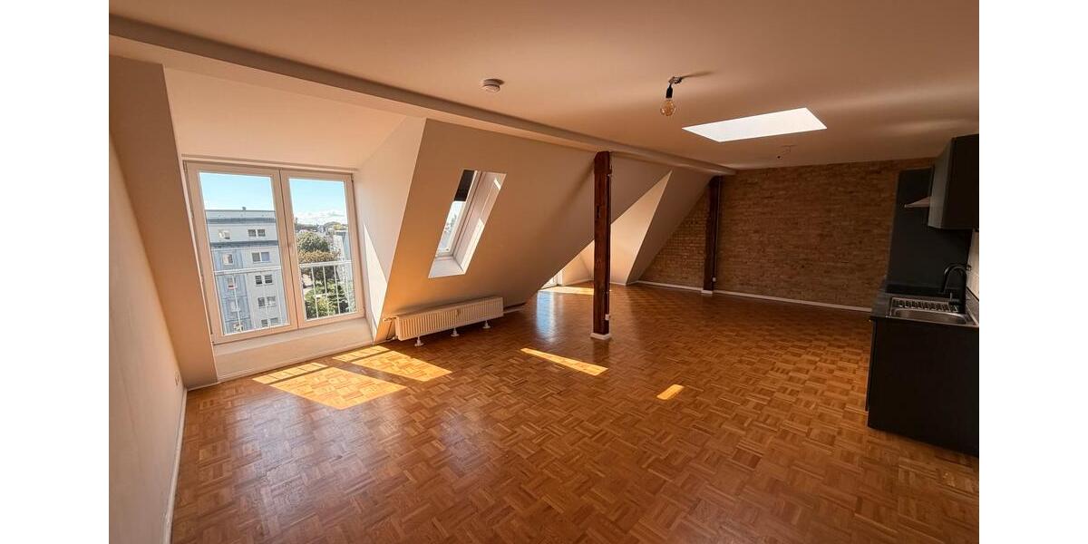 Dachgeschoßwohnung Berlin Lichtenberg - 3 Zimmer, 97 m&sup2;, 1.700&euro; | Angebot:27624158