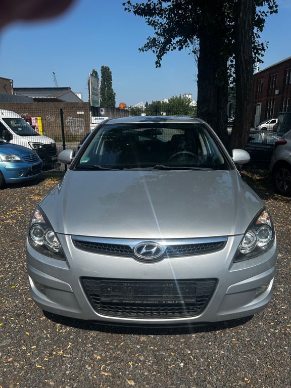 i30