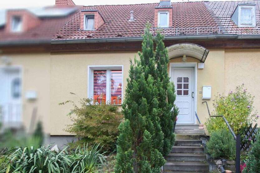 Attraktives Investmentobjekt in Berlin - Vermietetes Reihenmittelhaus mit Garten 4 zimmer