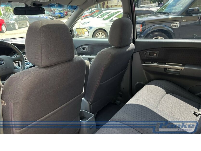 Kia Carens 2.0 16V EX Van*SchiebeD.*Klima*PDC*Bluet* 109.096 km 1.100 € Berlin 13187