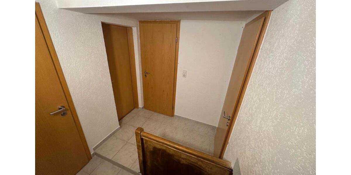 Doppelhaushälfte - 8 Zimmer, 110 m&sup2;, 99.999&euro; | Angebot:27002053