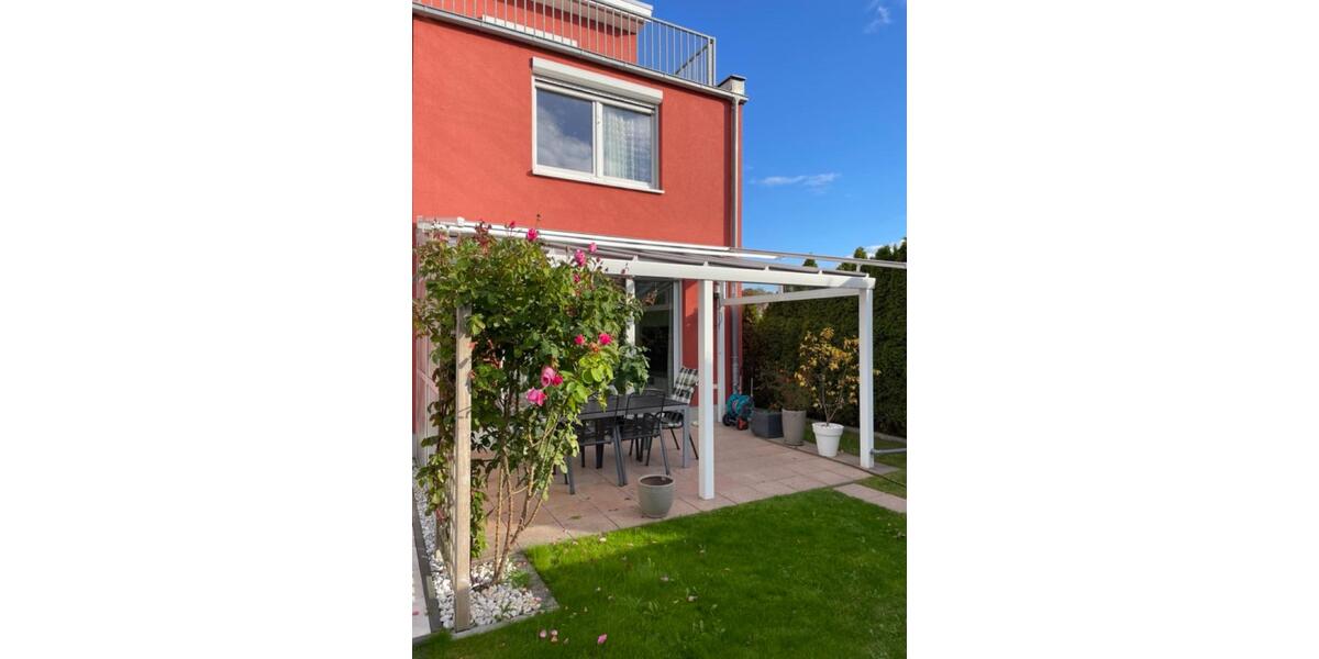 Reihenhaus Berlin Spandau - 5 Zimmer, 142 m&sup2;, 2.700&euro; | Angebot:24382711