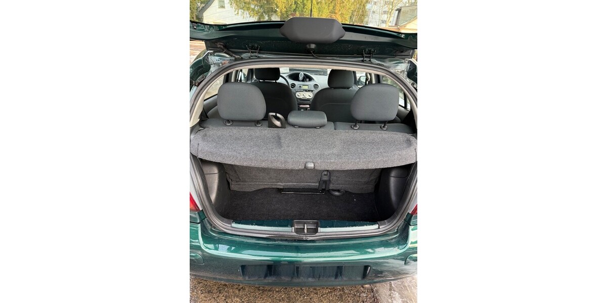 Toyota Yaris 120.000 km 3.200 &euro; Berlin 10178