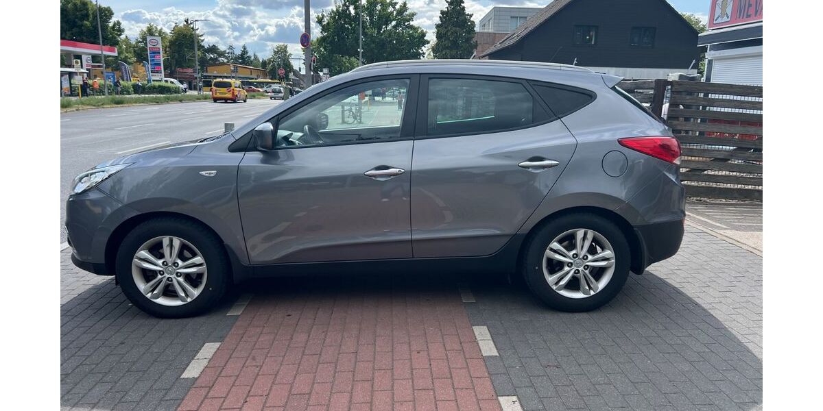 Hyundai ix35 180.000 km 8.990 &euro; Berlin 12353