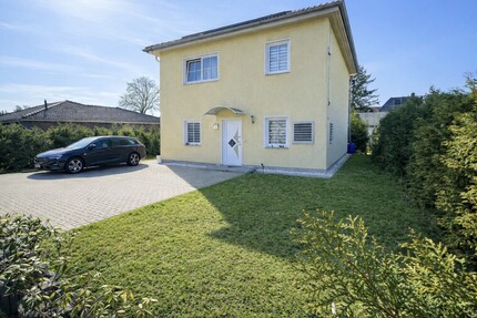 Berlin-Biesdorf: Stilvolle Stadtvilla auf 490 m² GST inkl. Terrasse & Garten in ruhiger Wohnlage ! - Haus Berlin / Biesdorf Biesdorf | Angebot:27009666