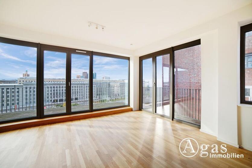 Helle 3 Zimmer Dachgeschosswohnung mit ca. 88m², EBK, Fußbodenheizung und Balkon in Berlin-Mitte! zimmer