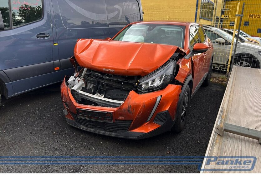 Peugeot 2008 1.2 PureTech 100 Active Pack*Unfall* 21.200 km 6.380 € Berlin 13187