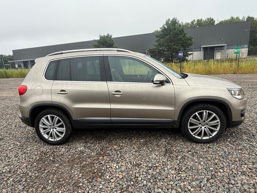 VW Tiguan Sport & Style Panorama BM -T Navi 1.Hand 95.150 km 12.500 € Berlin 10247