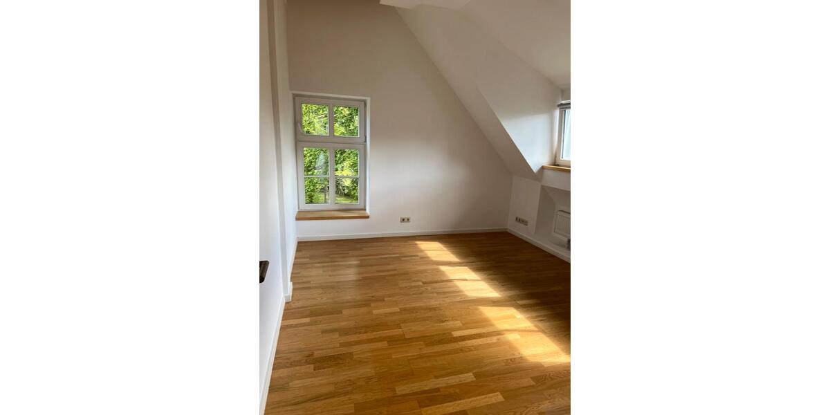 Dachgeschoßwohnung Berlin Steglitz-Zehlendorf - 5 Zimmer, 156 m&sup2;, 2.600&euro; | Angebot:26417272