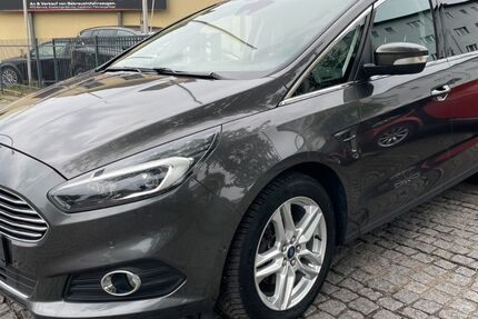 Ford S-Max 120.000 km 17.490 € Berlin - Tempelhof 12107