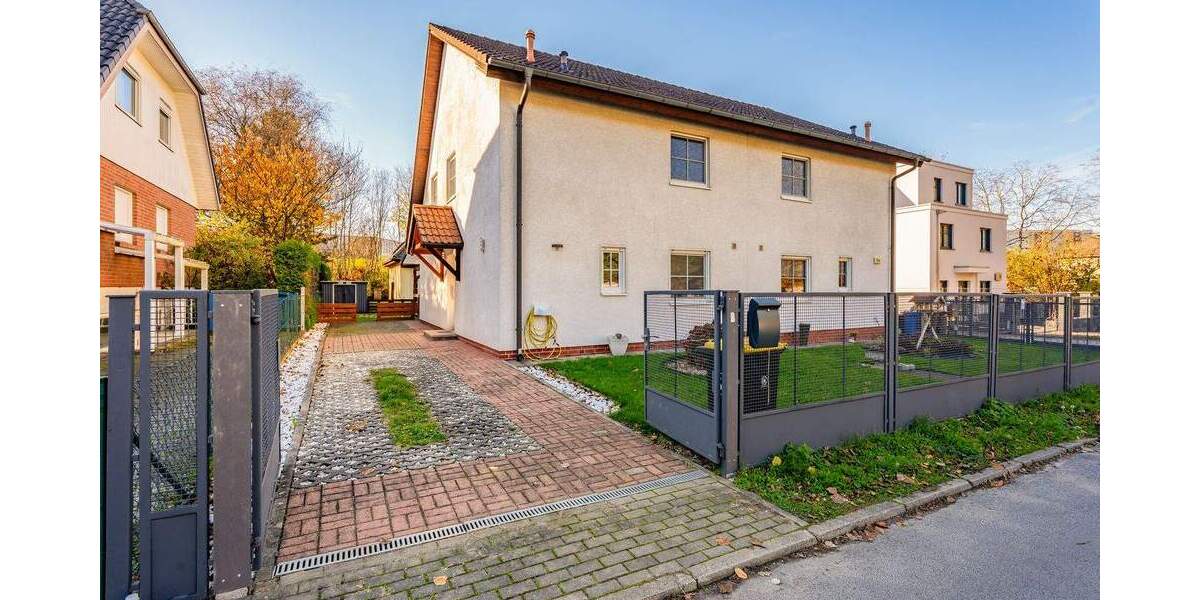 Freundliche Doppelhaushälfte mit Ausbaureserve nahe Orankesee 3 zimmer