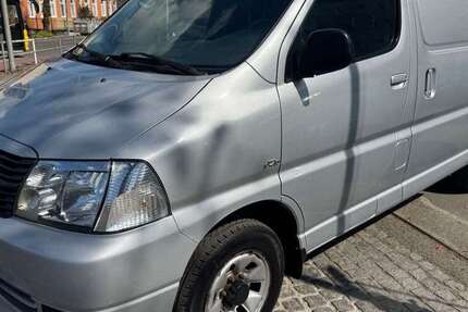 Toyota Hiace 153.000 km 8.990 &euro; Berlin 12107