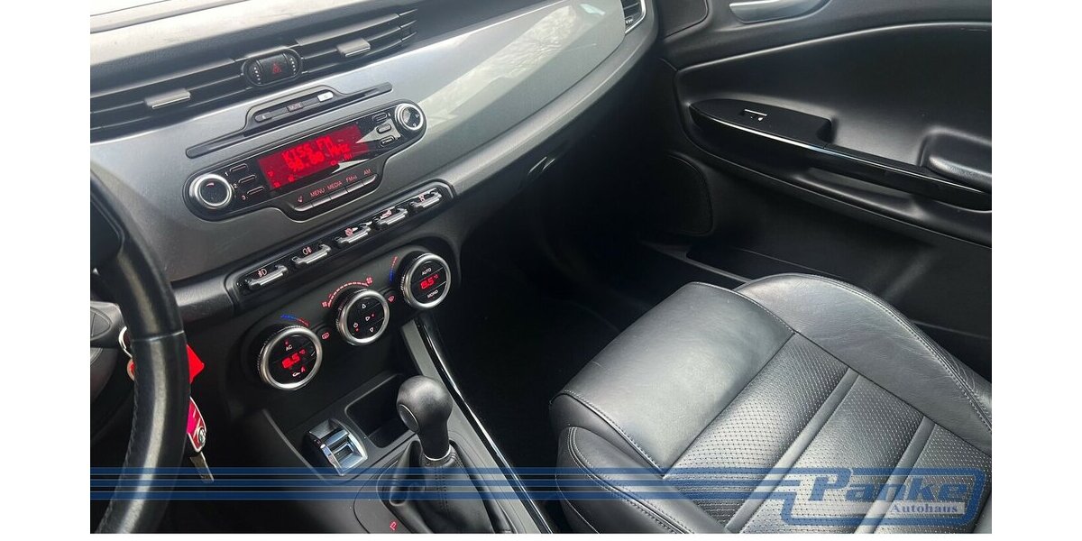 Alfa Romeo Giulietta 1.4 TB Turismo Aut.*BT*SHZ*Leder*Xenon 200.000 km 4.999 &euro; Berlin 13187