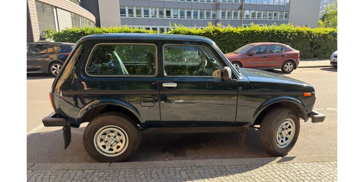 Lada Niva 4.715 km 9.500 &euro; Berlin 10777