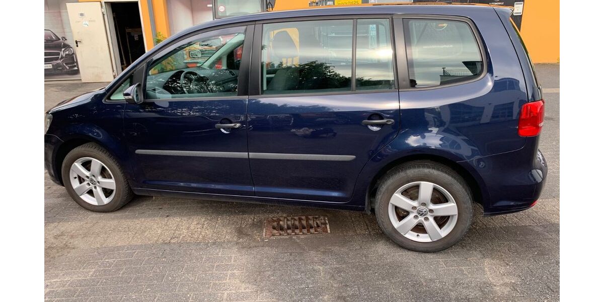 VW Touran 237.383 km 6.990 &euro; Velten 16727