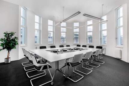 All-inclusive-Zugang zu professionellen Büroräumen für 10 Personen in Regus Bikini Berlin