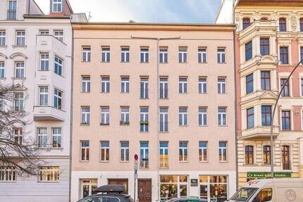 Zuhause im Prenzlauer Berg - unsanierte 4-Zimmerwohnung mit viel Platz 4 zimmer