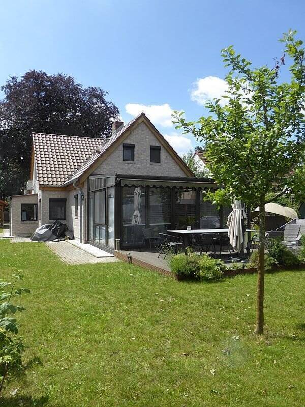 PARADIESISCH SCHÖN !! Freistehendes Einfamilienhaus mit 182 qm Wohnfläche auf 778 qm Grund