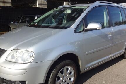 VW Touran 254.000 km 2.900 &euro; Berlin 12249
