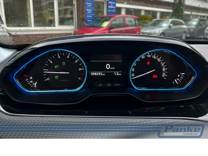 Peugeot 2008 Allure*Navi*PDC*SHZ*Ambiete*1-Hand*Tel. 98.291 km 8.480 € Berlin 13187