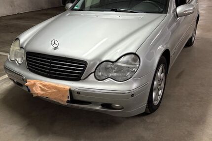 Mercedes-Benz C 180 148.000 km 2.990 &euro; Hennigsdorf 16761