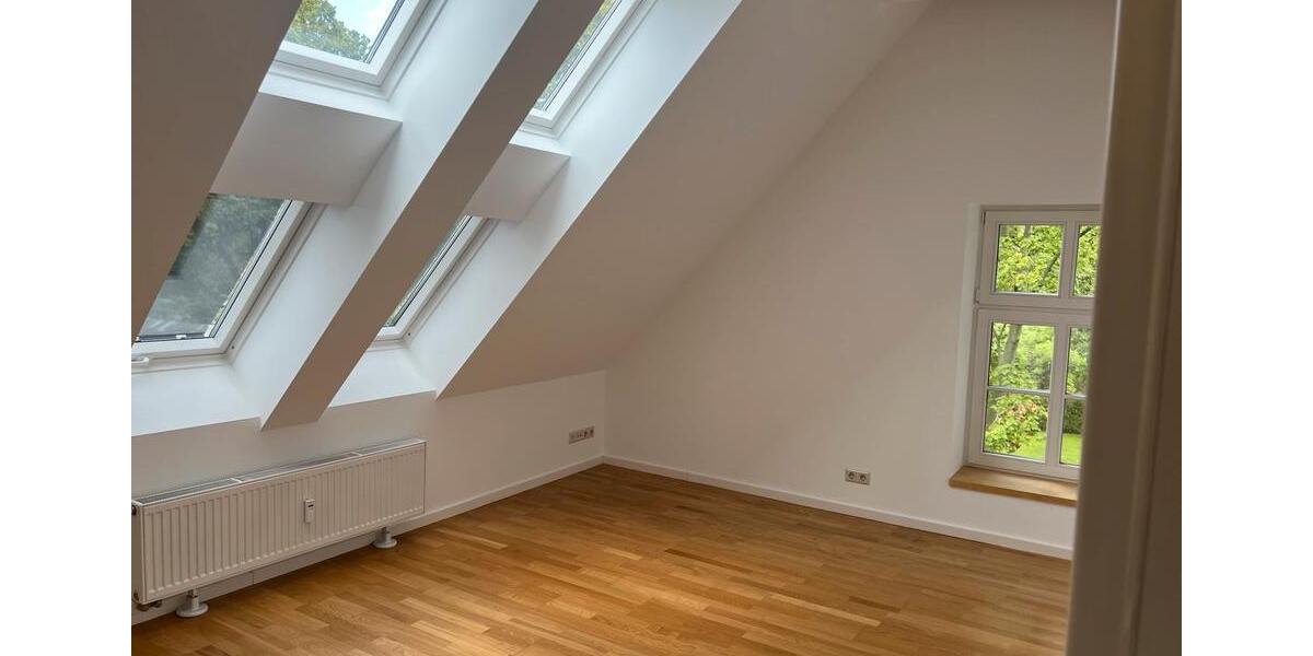 Dachgeschoßwohnung Berlin Steglitz-Zehlendorf - 5 Zimmer, 156 m&sup2;, 2.600&euro; | Angebot:26417272