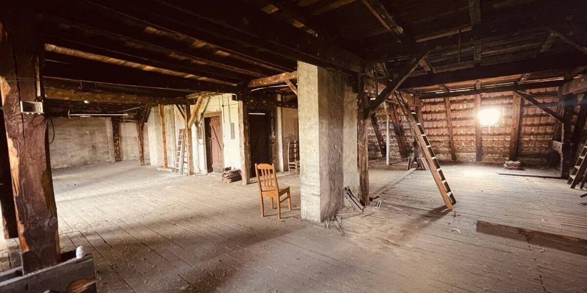 Jetzt ausbauen: DACHGESCHOSSROHLING mit Baugenehmigung für 2 Wohnungen! 7 zimmer