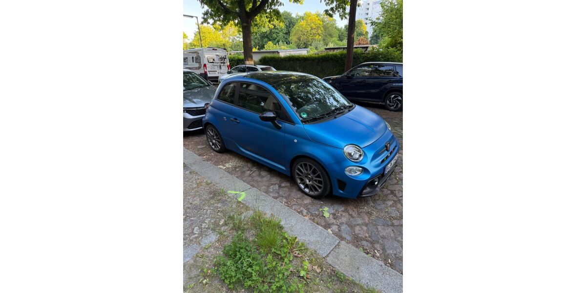 Abarth 695 2.450 km 31.900 &euro; Berlin 12167