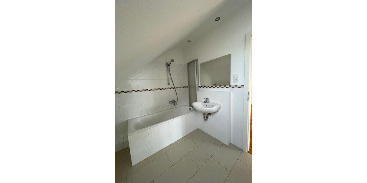 Dachgeschoßwohnung Berlin Marzahn-Hellersdorf - 3 Zimmer, 70 m&sup2;, 1.120&euro; | Angebot:26463883