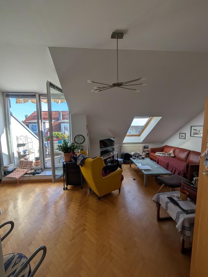 Wunderschöne 2-Raum-Dachgeschosswohnung mit Feldblick und Balkon zimmer
