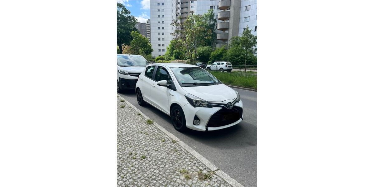 Toyota Yaris 103.677 km 9.999 &euro; berlin 10179