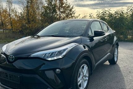 Toyota C-HR 67.000 km 17.700 € Berlin 12099