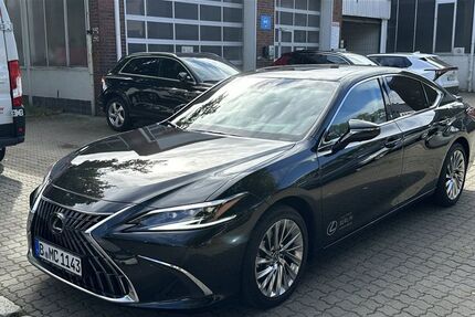 Lexus ES 300 11.000 km 54.950 € Berlin 13403