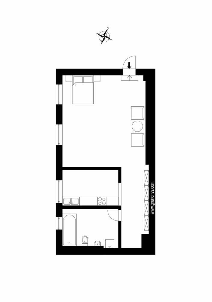 Vacant, renovated apartment, close to Tempelhofer Feld with exclusive use of a GARDEN area.