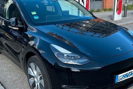 Tesla Model Y 25.476 km 35.900 &euro; Berlin 14050