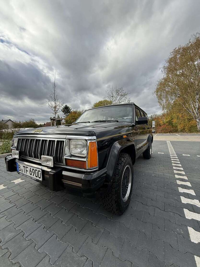 Jeep Cherokee 267.500 km 15.650 € Berlin 12161