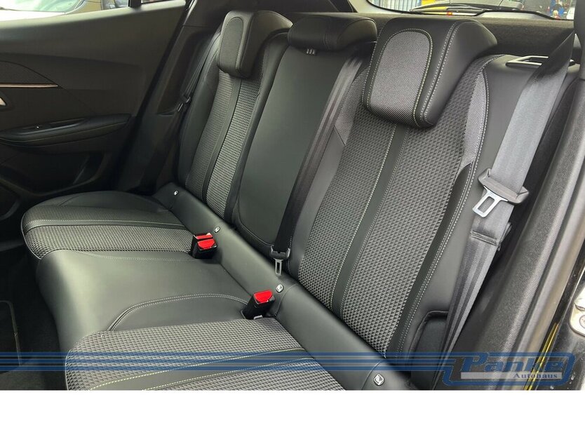 Peugeot 2008 GT 155 EAT8*Pano*LED*360°*TotWinkel*NAV* 36.726 km 20.990 € Berlin 13187