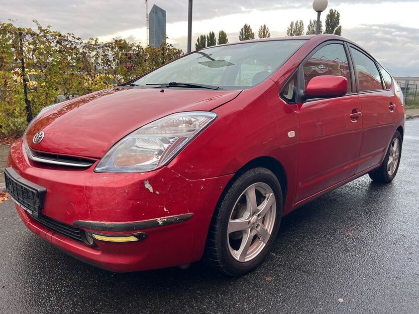 Toyota Prius 228.000 km 3.499 € Berlin 12057