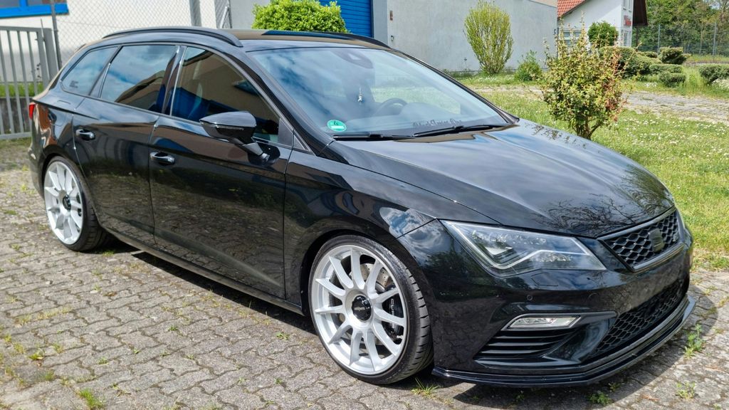 Seat Leon 45.497 km 21.900 &euro; Berlin 12619