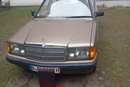 Mercedes-Benz 190 105.547 km 14.900 &euro; Berlin 10713