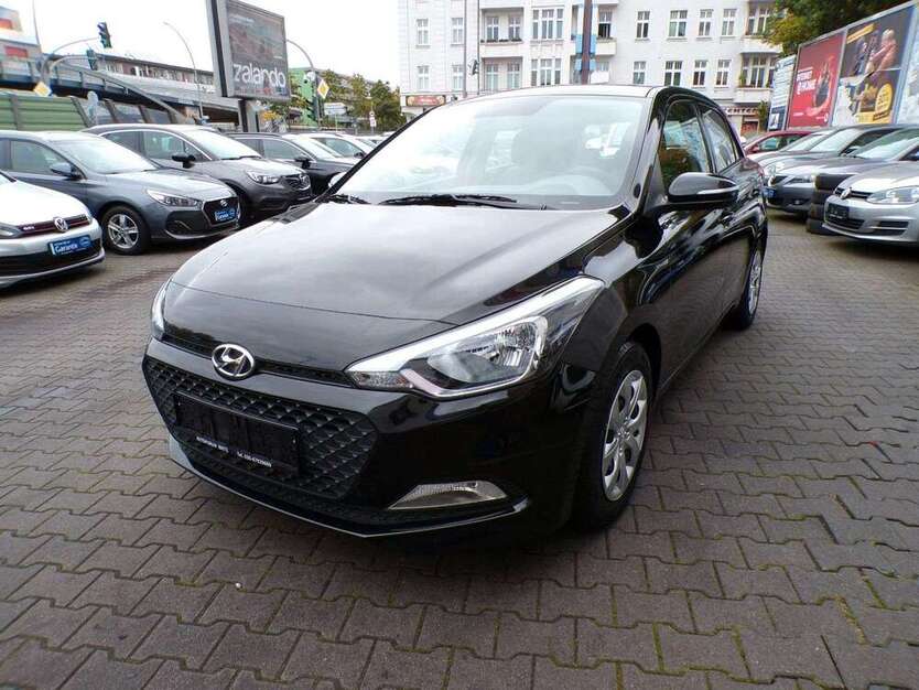 Hyundai i20 77.000 km 7.490 € Berlin 12347
