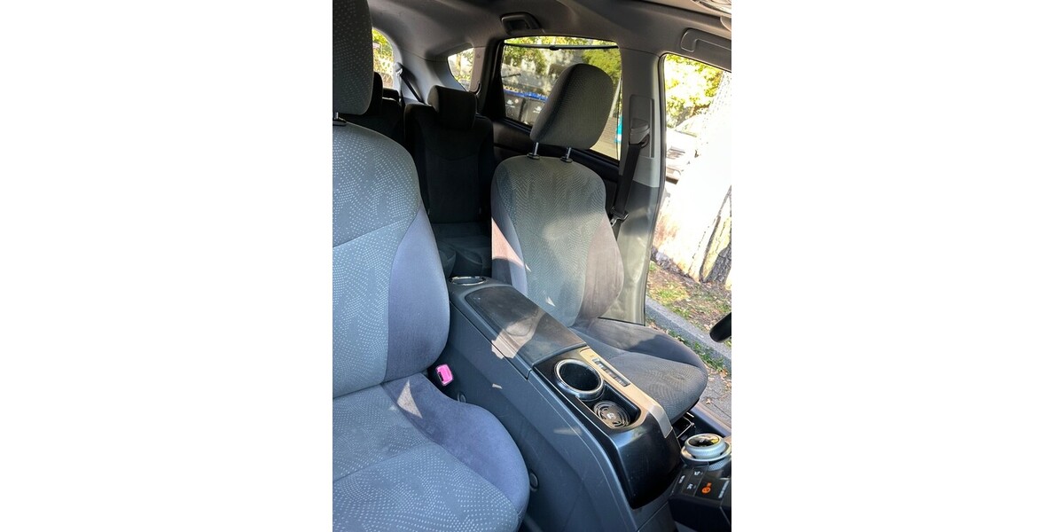 Toyota Prius Plus 244.000 km 8.250 &euro; Berlin 10178