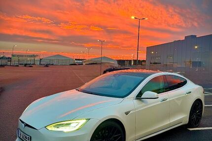 Tesla Model S 118.000 km 26.700 € Berlin 10365