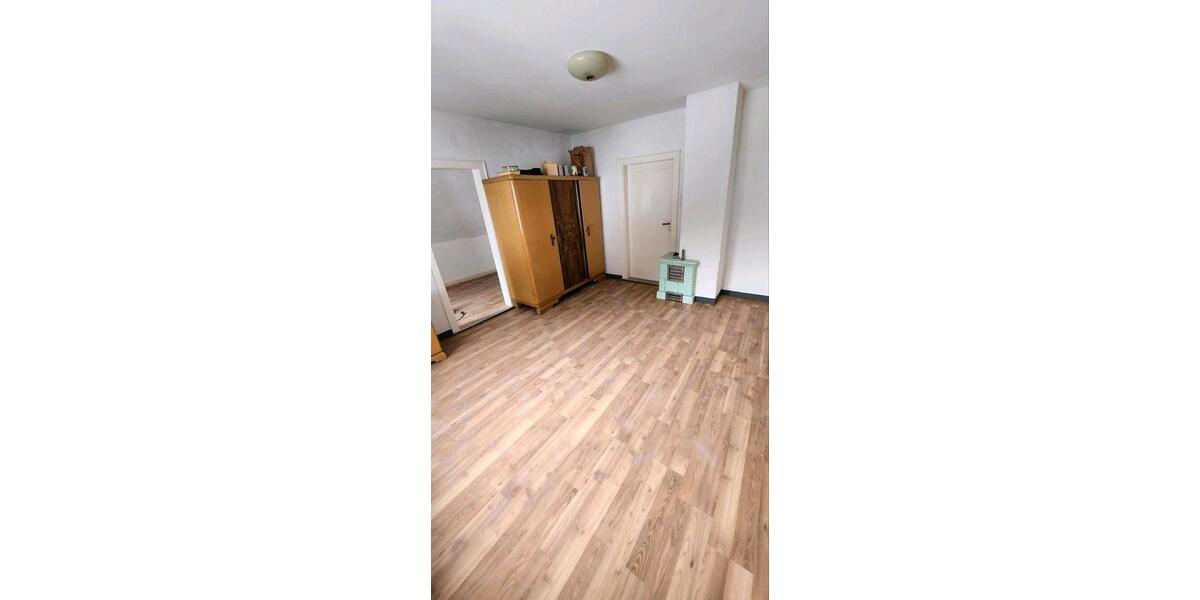 Doppelhaushälfte - 7 Zimmer, 140 m&sup2;, 56.000&euro; | Angebot:27288956