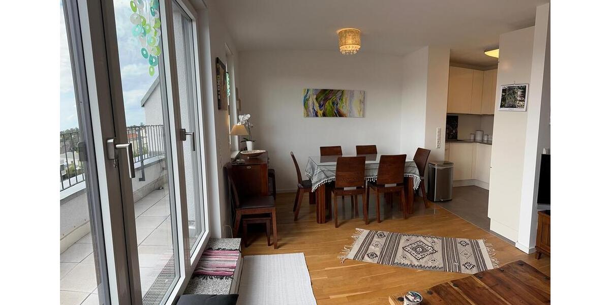 Hochwertig eingerichtete DG-Wohnung mit großer Dachterrasse u. schöner Aussicht auf den Hahneberg 4 zimmer