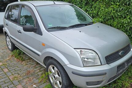 Ford Fusion 180.000 km 1.999 &euro; Berlin 12439