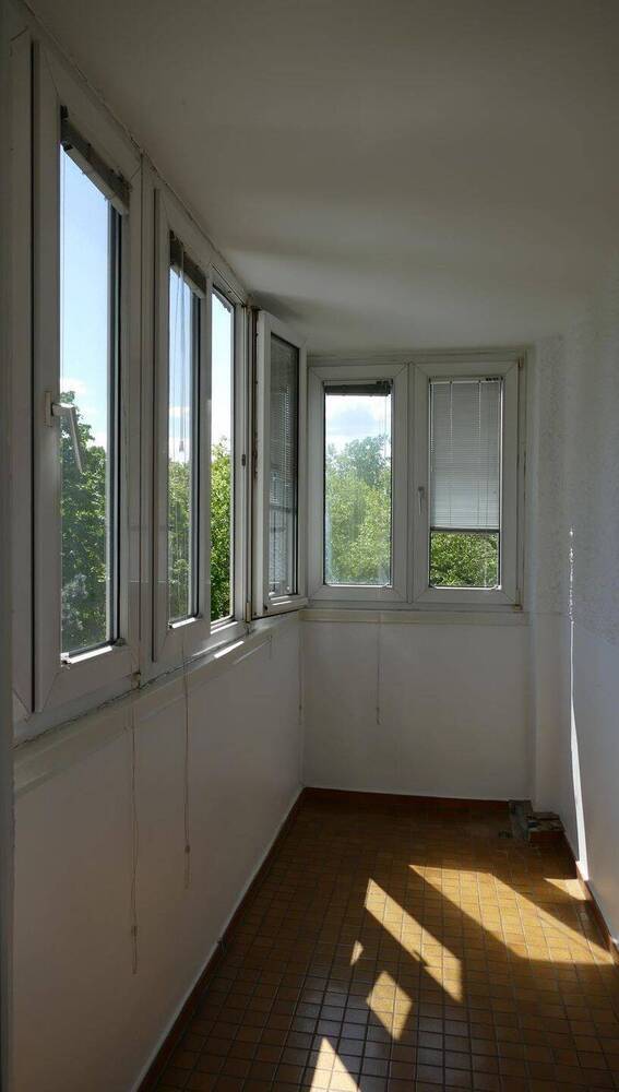 Westend: *Mit Potential für 3 Zimmer* Modernisierungsbedürftig mit Süd-Balkon, Lift & TG-Stellplatz