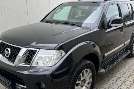 Nissan Pathfinder 148.000 km 15.999 &euro; Berlin 12277