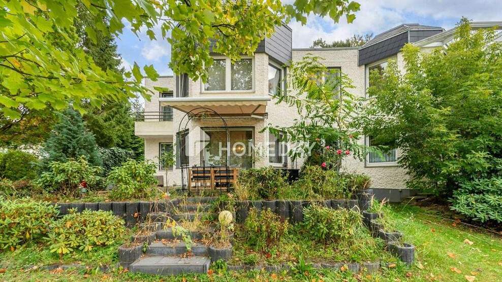 Stilvolles 5-Zimmer-Reihenendhaus mit besonderer Architektur und schönem Garten in Frohnau 5 zimmer